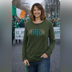 St. Patrick's Day Women’s Green Cozy Irish Plaid Shamrock Crewneck Top Size L